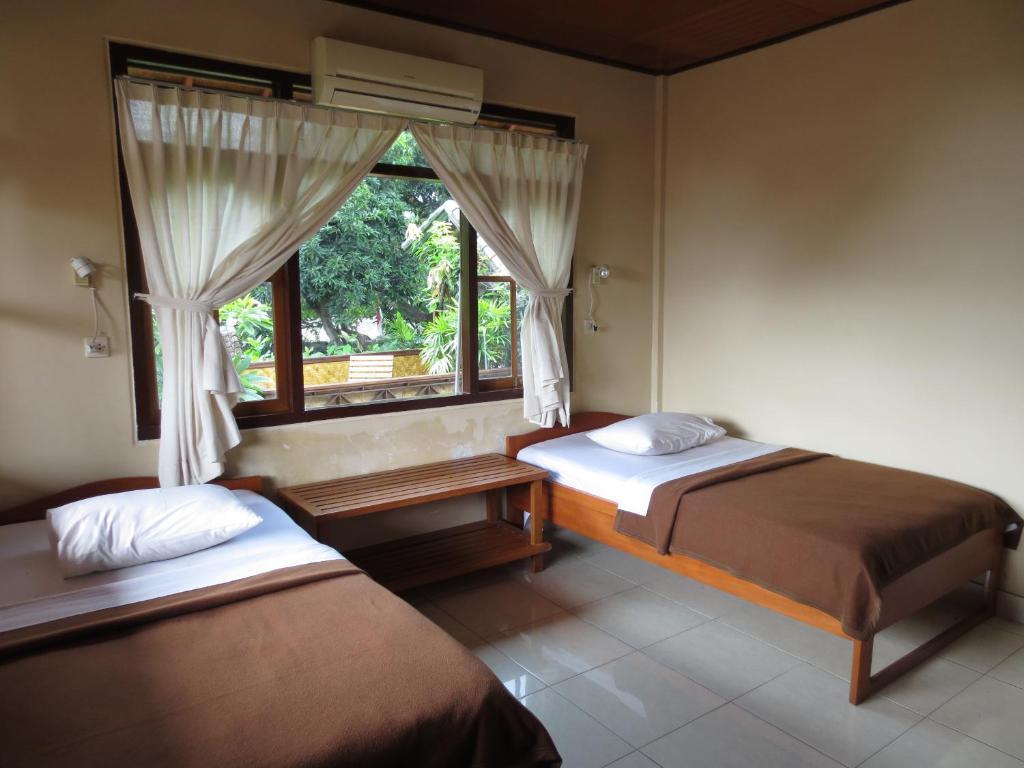Paradise Palm Beach Bungalows And Dive Center Tulamben  Bilik gambar