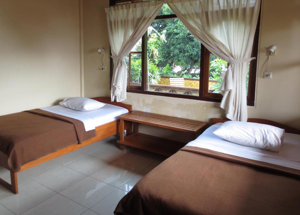 Paradise Palm Beach Bungalows And Dive Center Tulamben  Bilik gambar