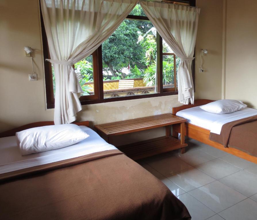 Paradise Palm Beach Bungalows And Dive Center Tulamben  Bilik gambar